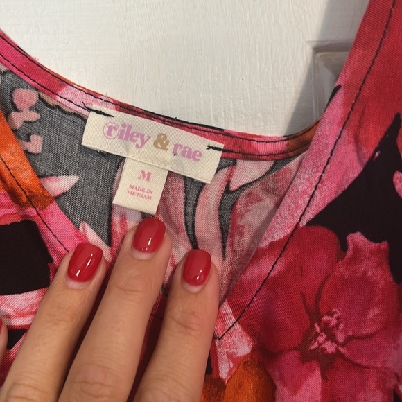 NWT Riley & Rae floral tank size medium - Picture 3 of 4